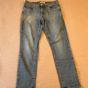 Levi's Women's Shaping skinny size 30 in Classic Denim
